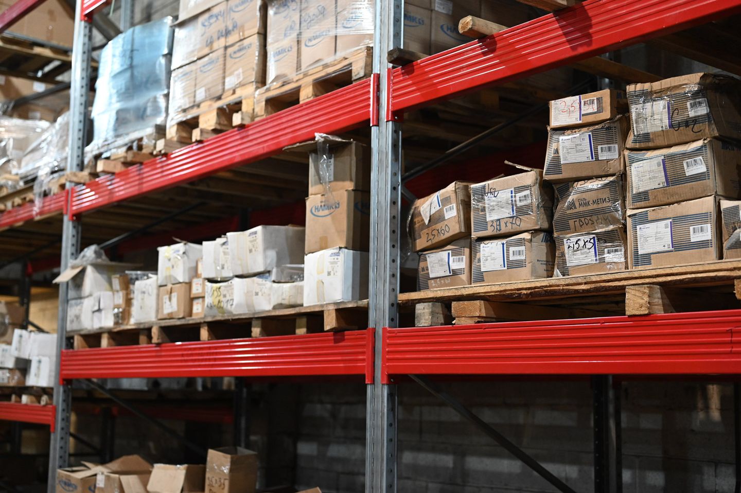 Саморез универсальный 3,5х25 мм белый цинк