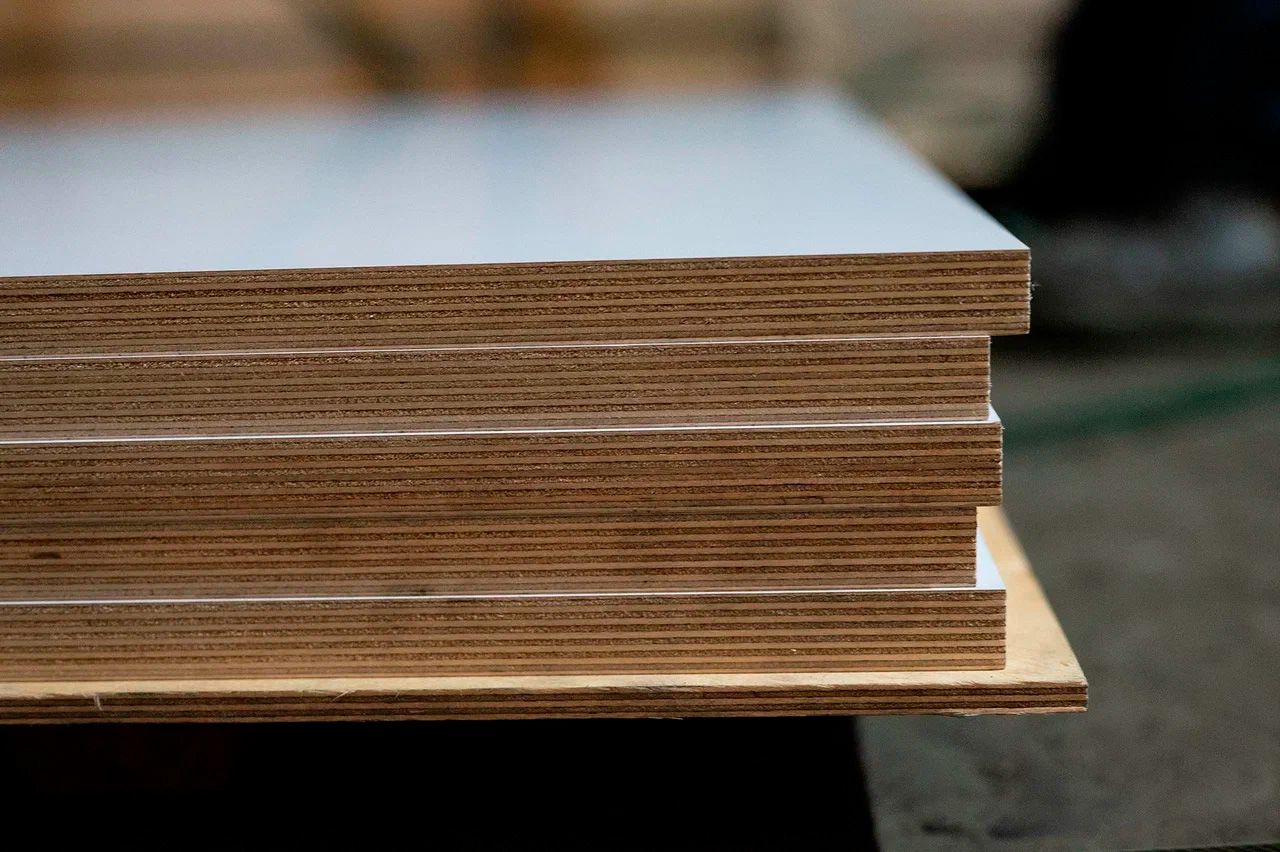 Фанера ФОФ ламинированная 18мм сорт 1/3  385/385 2500х1250мм белая