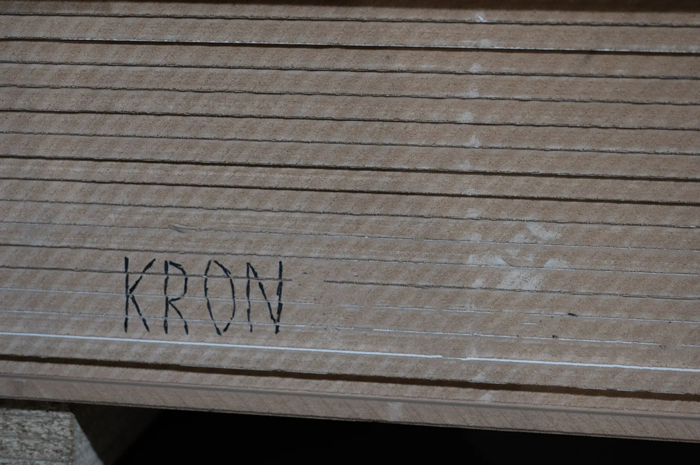 Плита МДФ Kronospan ламинированная 16мм 2500х2070 мм 1 сорт Kronospan